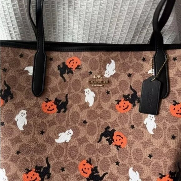 Coach Tote In Signature Canvas With Halloween Graphic Bag Purse - Picture 4 of 9